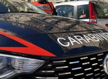 Fano, accoltella fratello e genitori: arrestato 21enne, padre in gravi condizioni