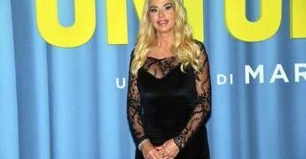 Gf Vip, problemi intestinali per Valeria Marini: panico e allarme virus