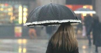 Giù le temperature, arriva il maltempo prima della nuova svolta: le previsioni meteo