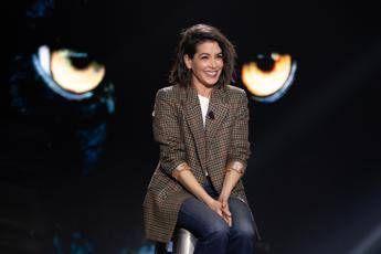 Giulia Michelini a Belve: “Ho preso l’ayahuasca e ho avuto le visioni. Un mio difetto? Rutto”