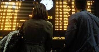 Guasto sulla linea Alta Velocità Roma–Napoli, treni nel caos: cancellazioni e ritardi record