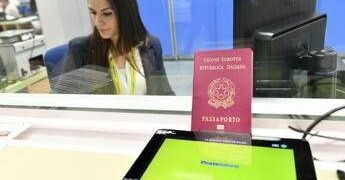 Il passaporto si può richiedere in 7.500 uffici postali in tutta Italia