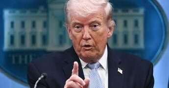 Il sondaggio: 63% italiani non ha fiducia in Trump. Oltre la metà favorevole a stop sanzioni Russia per gas e petrolio