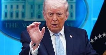 Iran, Trump: “Possiamo distruggerlo in una notte, ho il piano migliore di tutti”