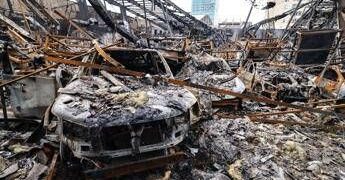 Iran, Trump minaccia attacchi a ponti e centrali elettriche. Teheran: “Abbattuto F-35 Usa, morto il pilota” – Diretta