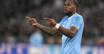 Lazio-Parma, proteste gialloblù per rigore non concesso dopo tocco di mano di Tavares. Cos’è successo