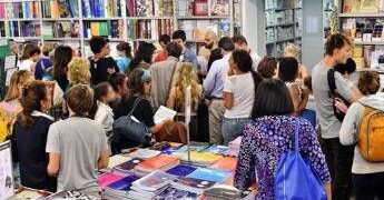 Leggere libri riduce il rischio di demenza? Ecco cosa c’è di vero secondo i medici anti-bufale