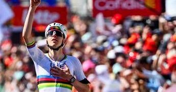 Liegi-Bastogne-Liegi, ancora Pogacar: successo e dedica al compagno di squadra morto