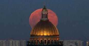 Luna piena rosa in arrivo, ma di che colore sarà davvero il 2 aprile?