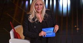 Mara Venier, costretta a riposo per problemi al menisco: cosa è successo