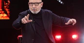 Maurizio Battista denunciato dall’ex impresario per stalking e diffamazione