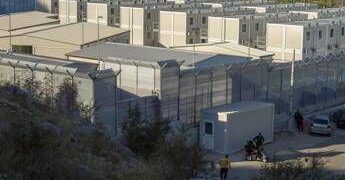 Migranti, Fratelli d’Italia: “Il Cpr di Gjader è pieno e funzionante, smentita l’ennesima falsa narrazione delle sinistre”