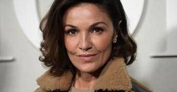 Morta a 57 anni l’attrice Nadia Fares: era stata trovata priva di sensi in piscina a Parigi