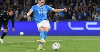 Napoli-Cremonese, braccio di Grassi su tiro Giovane: giusto rigore?