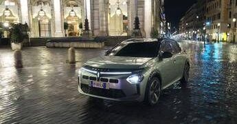 Nuova Lancia Ypsilon Turbo 100, torna il benzina manuale