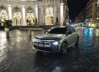 Nuova Lancia Ypsilon Turbo 100, torna il benzina manuale