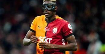 Osimhen non paga rate dell’auto, Mercedes denuncia: debito da 90mila euro