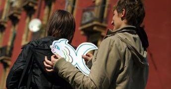 Pesce d’aprile, origini e storia del giorno degli scherzi