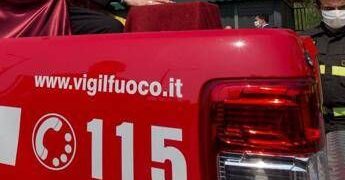 Roma, incidente sulla Colombo: 17enne su minicar elettrica sbanda e finisce all’ospedale