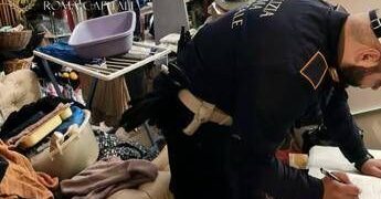 Roma, neonato tra droga e rifiuti: madre denunciata, arrestato il compagno