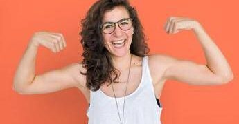 Salute, donne più competenti degli uomini nel gestirla: usano meglio il fai da te e l’Intelligenza artificiale