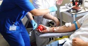 Sangue solo da donatori non vaccinati, è boom di richieste e negli Usa scatta l’alert