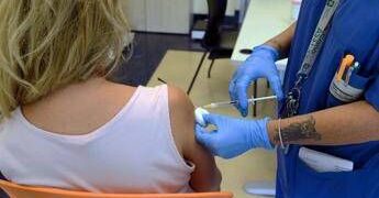 Settimana immunizzazione, Sip: “La prevenzione non si ferma all’infanzia, linea dedicata”