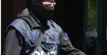 Siena, odio razziale e apologia fascista e nazista: denunciati 13 minori