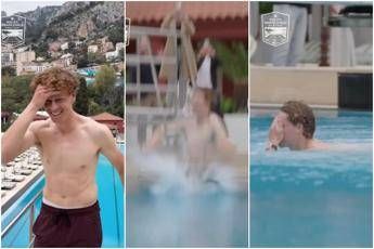 Sinner, festa a Montecarlo con… tuffo in piscina