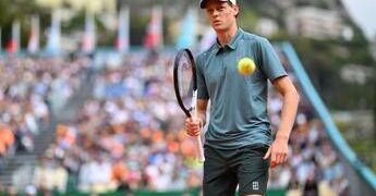 Sinner, infortunio contro Machac a Montecarlo? Jannik chiede time-out medico: cos’è successo