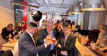 Società, ricerca Ichnusa: 4 italiani su 10 riconquistano ritmo vita, per 1 su 2 birra simbolo momenti qualità