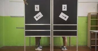 Sondaggio politico: Fratelli d’Italia al 29%, Pd e M5S in calo