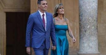 Spagna, chiesto il rinvio a giudizio per la moglie di Sanchez