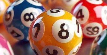 Superenalotto, numeri combinazione vincente oggi 17 aprile