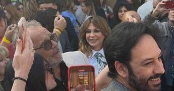 Tornano ‘I Cesaroni’, bagno di folla per il cast al teatro Palladium di Roma