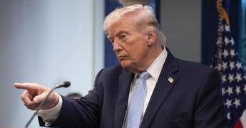Trump: “Iran ha 3 giorni per evitare disastro petrolifero”. Teheran parla con Putin