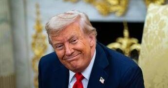 Trump: “Sì a tregua di 2 settimane se Iran riapre Stretto di Hormuz”