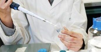 Tumore al seno, scoperto interruttore molecolare che frena la progressione