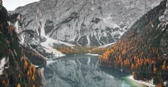 Turisti salvati sul Lago di Braies, l’appello dei soccorritori: “Non camminate sul ghiaccio”