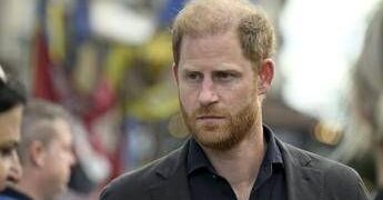 Ucraina, il principe Harry in visita a sorpresa a Kiev