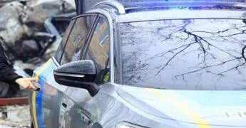 Ucraina, uomo apre il fuoco in un supermercato a Kiev. “Diversi morti”