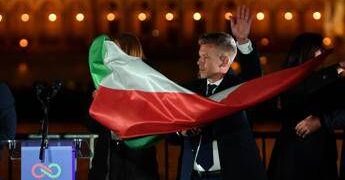 Ungheria, finisce l’era Orban. Trionfo Magyar: “Vittoria storica, liberato il Paese”