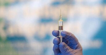 Vaccino combinato Covid e influenza, il via libera in Ue: chi potrà farlo