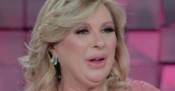 Verissimo, Tina Cipollari in lacrime. Figlio avverte: “Ci pensi due volte a nuovo fidanzato”