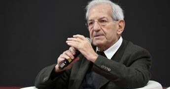 Violante spiega la Costituzione a BellaMà: “Grato alla generazione Zeta, non merita risposte banali”