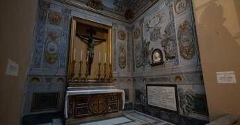 Angelo di San Lorenzo in Lucina, nuove polemiche: ora somiglia a Marina Berlusconi?