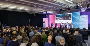 Around The World, Expo Riva Schuh e Gardabags sulle rotte del business