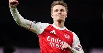 Arsenal vince Premier League dopo 22 anni, Manchester City pari con Bournemouth