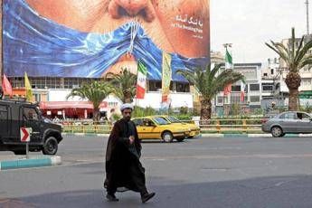 Attacco Usa nel Sud dell’Iran, colpito sito di missili e navi. L’avvertimento di Teheran