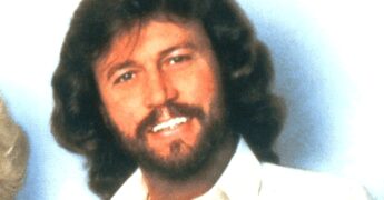 Barry Gibb vittima di fake new, i fan piangono (per errore) l’ultimo Bee Gees ancora in vita